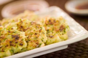 ホットプレート時短レシピ「うどん餃子」包まない餃子！