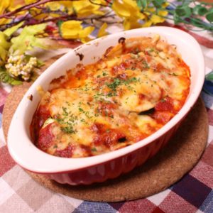 缶詰アレンジレシピ ミートソース缶と餃子の皮で簡単ラザニア！